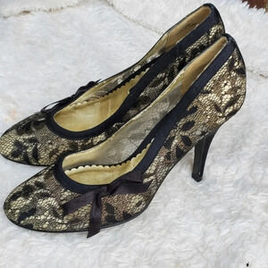 Beverly Feldman lace heels 8 NWOB